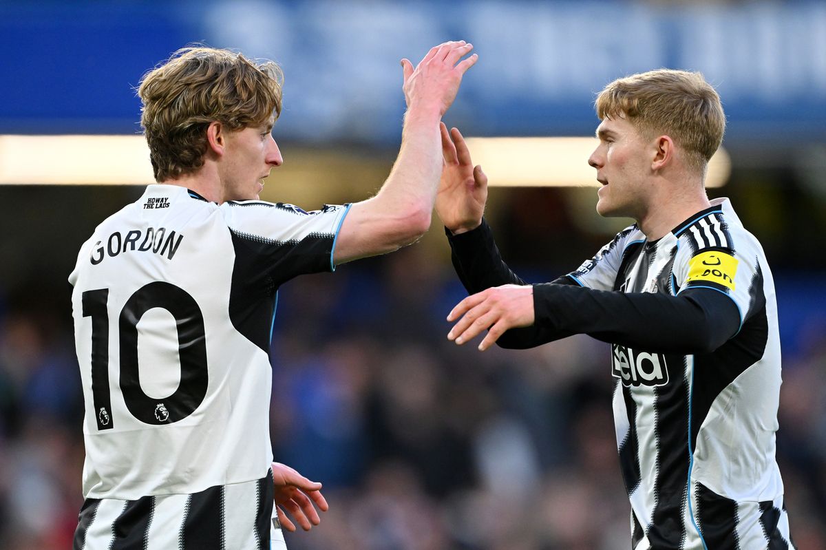  Anthony Gordon of Newcastle United celebrates scoring at Chelsea with team-mate Lewis Hall 