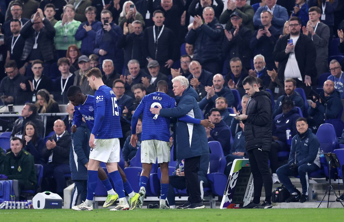 Beto is embraced by Everton boss David Moyes