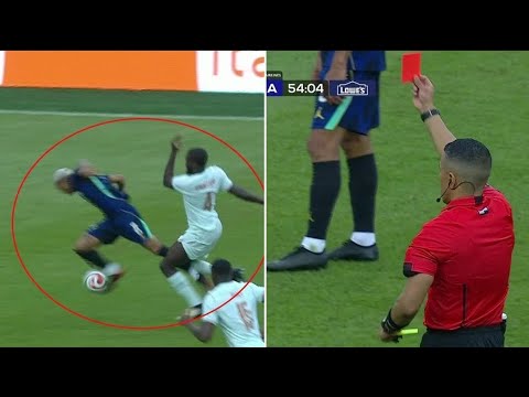 Lance da expulsão de Dayot Upamecano em Brasil x França | Red card Dayot Upamecano