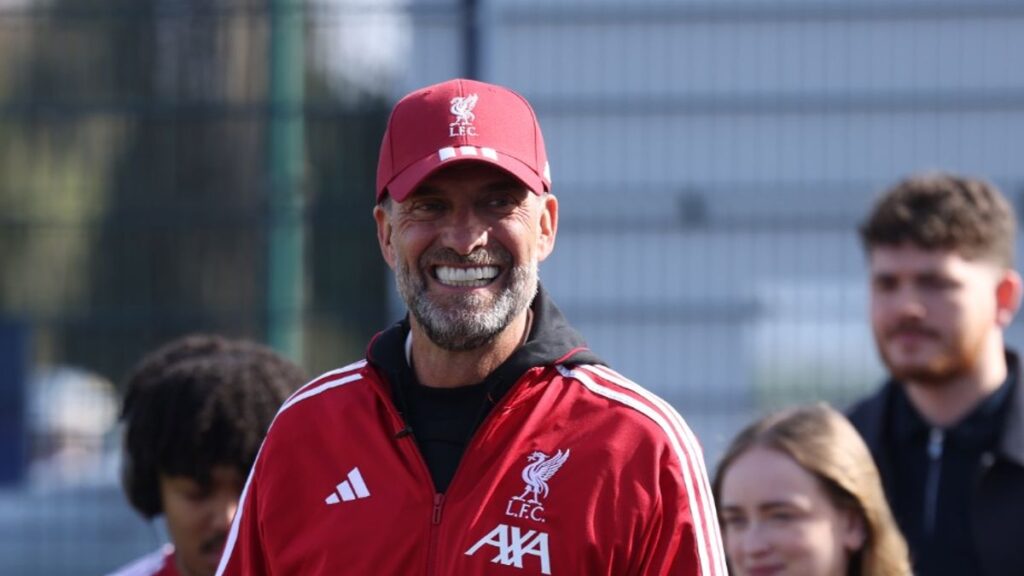 Jurgen Klopp opens up on Mohamed Salah relationship and messages after Liverpool exit bombshell Jurgen Klopp opens up on Mohamed Salah relationship and messages after Liverpool exit bombshell