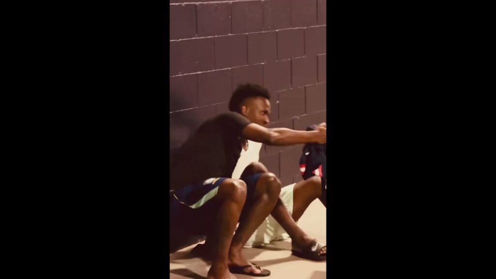 El momentazo entre Vinicius y Camavinga cuando acaba el Brasil vs Francia: parecen hermanos