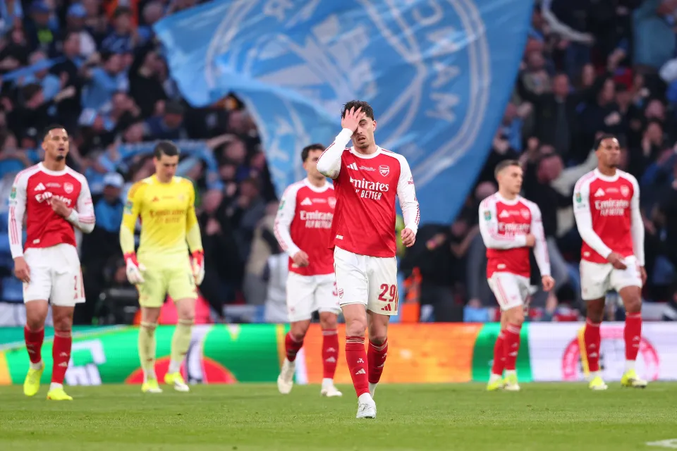 Kai Havertz of Arsenal and team mates look dejected during the Carabao Cup Final match between Arsenal and Manchester City