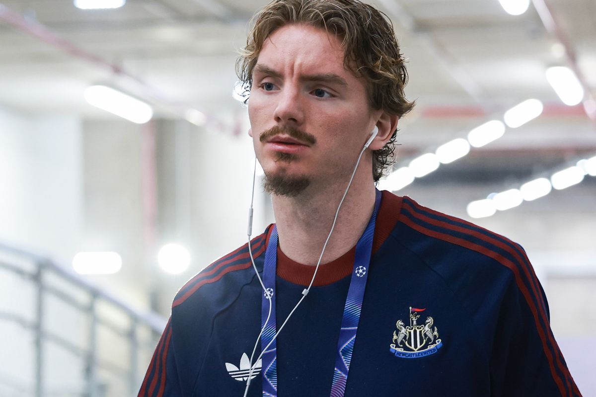 Newcastle United's Nick Woltemade arrives at the Nou Camp