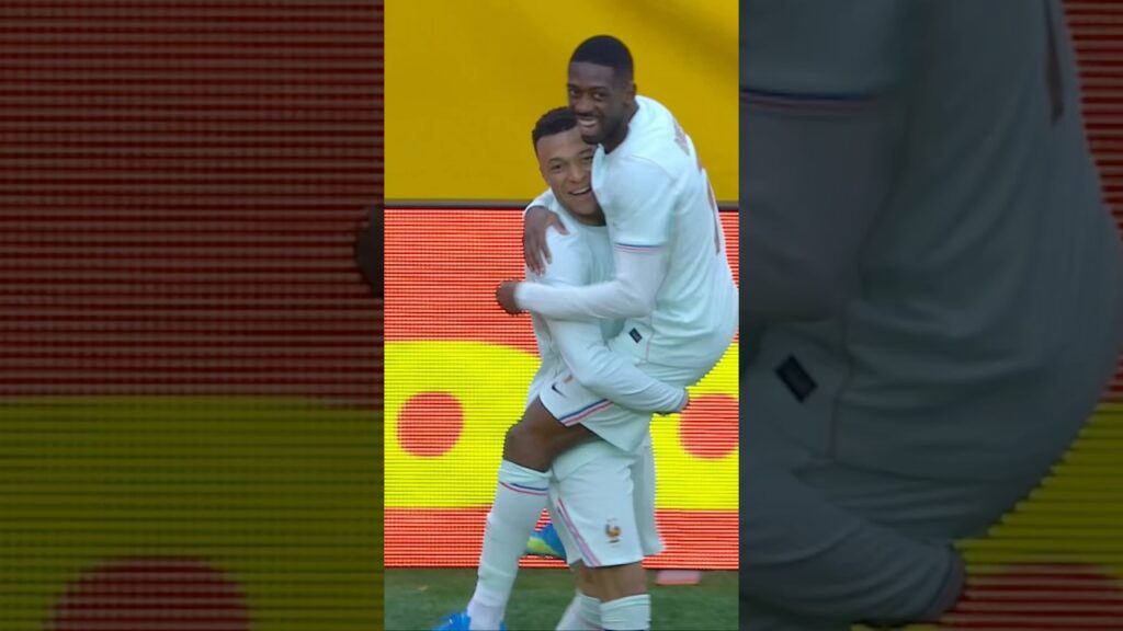 Dembélé sends Kylian Mbappé through on goal for his 56th France goal ! 🔥