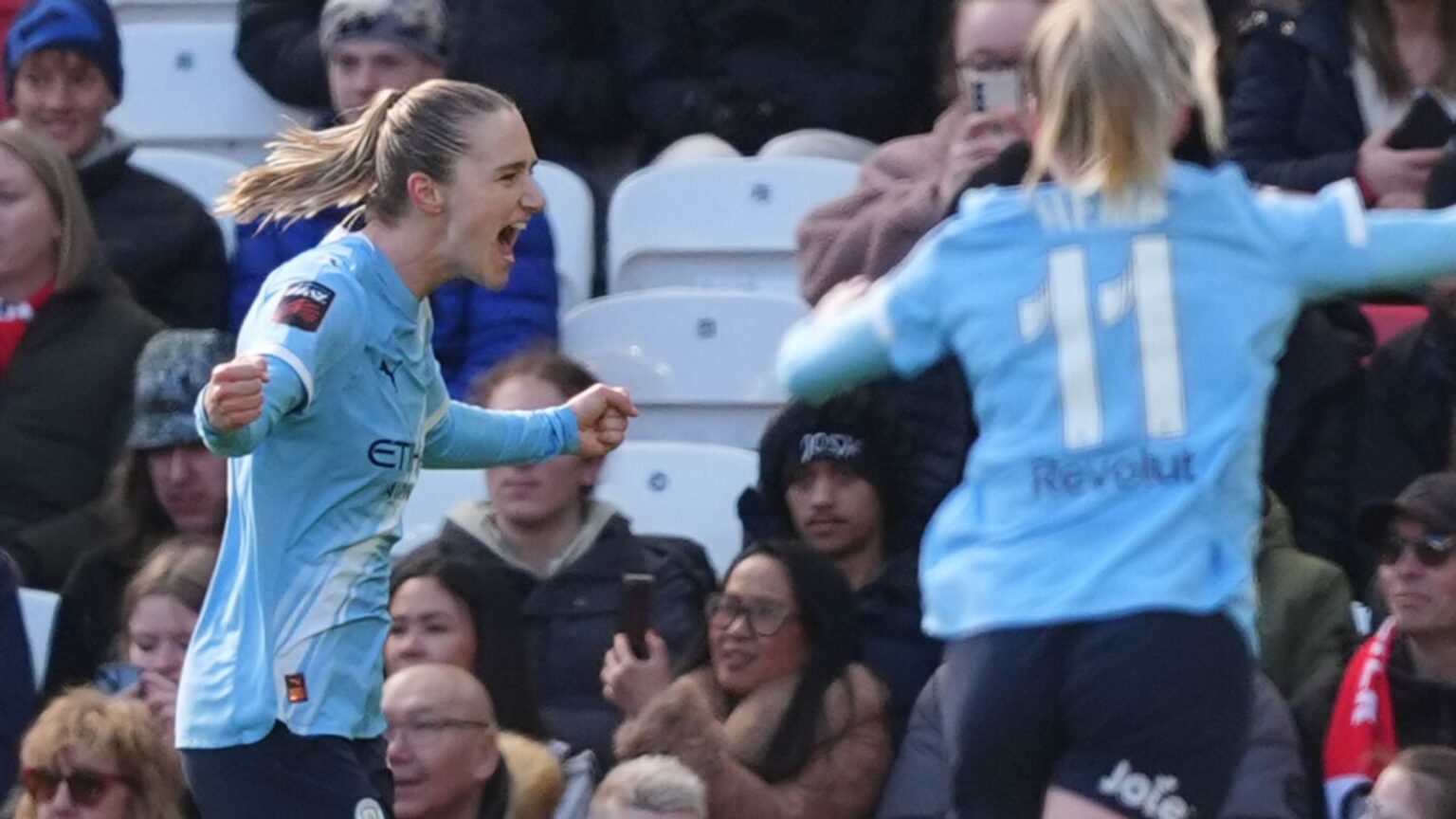 Man Utd 0-3 Man City: Vivianne Miedema’s double puts visitors on brink of first WSL title in 10 years | Football News Vivianne Miedema (left) celebrates scoring the opening goal in the Manchester derby