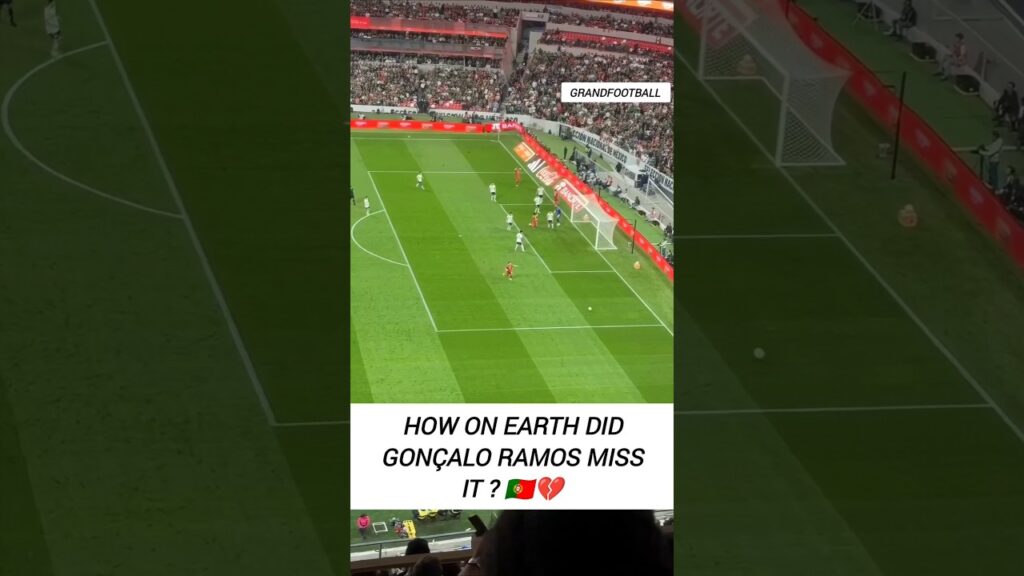 Gonçalo Ramos Horrible Miss for Portugal vs Mexico 🇵🇹💔⚽ #shorts #portugal #mexico #football
