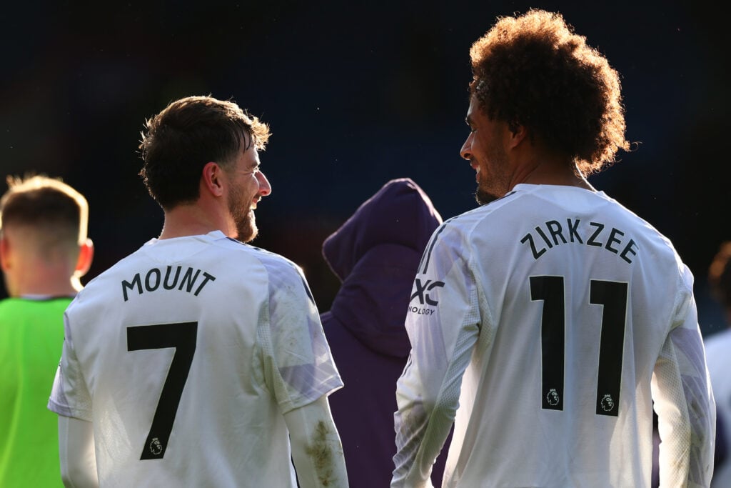 Joshua Zirkzee and Mason Mount during the Premier League match between Crystal Palace and Manchester United at Selhurst Park in 2025 in London, England.