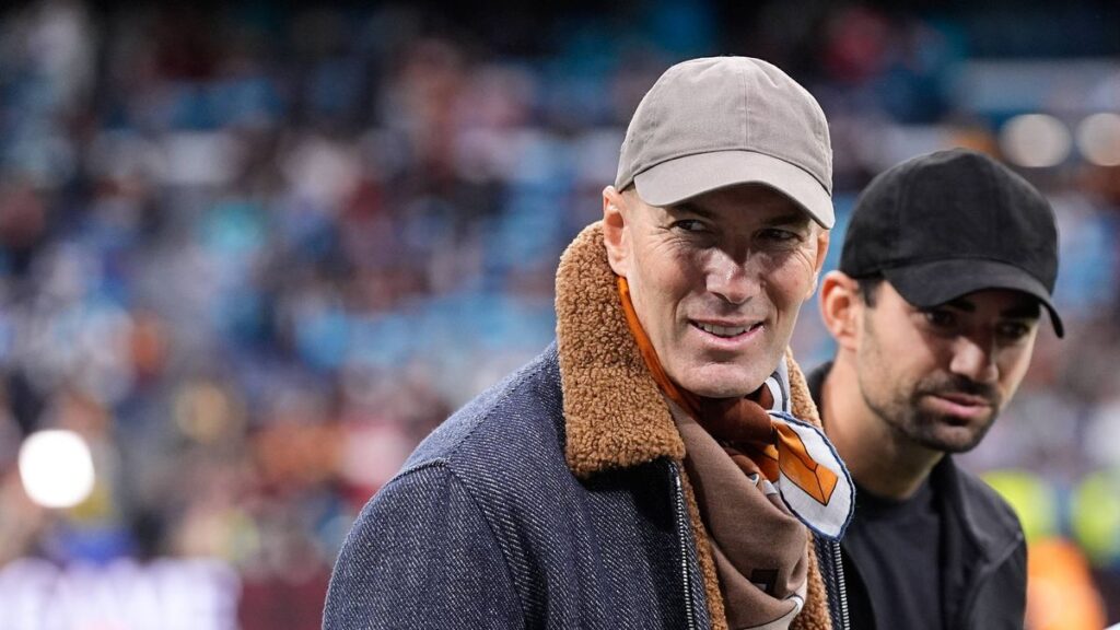 France manager's telling comments as Zidane 'agreement reached' after Man United links