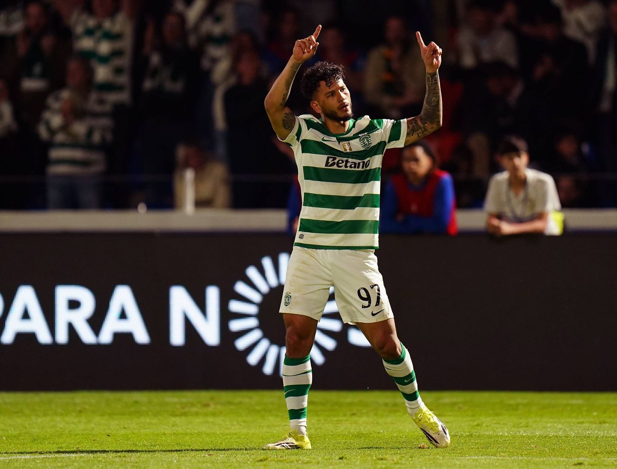ALVERCA, PORTUGAL - MARCH 22:  Luis Suarez of Sporting CP celebrates after scoring a goal during the Liga Portugal Betclic match between FC Alverca and Sporting CP at Estadio FC Alverca on March 22, 2026 in Alverca, Portugal.  (Photo by Gualter Fatia/Getty Images)