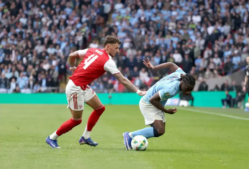 Everton Emerge as Front-Runners for Arsenal Defender Amid Uncertain Future