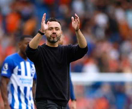 Roberto de Zerbi claps