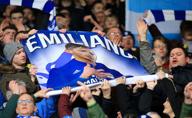 Cardiff fans hold up a tribute to the late Emiliano Sala 