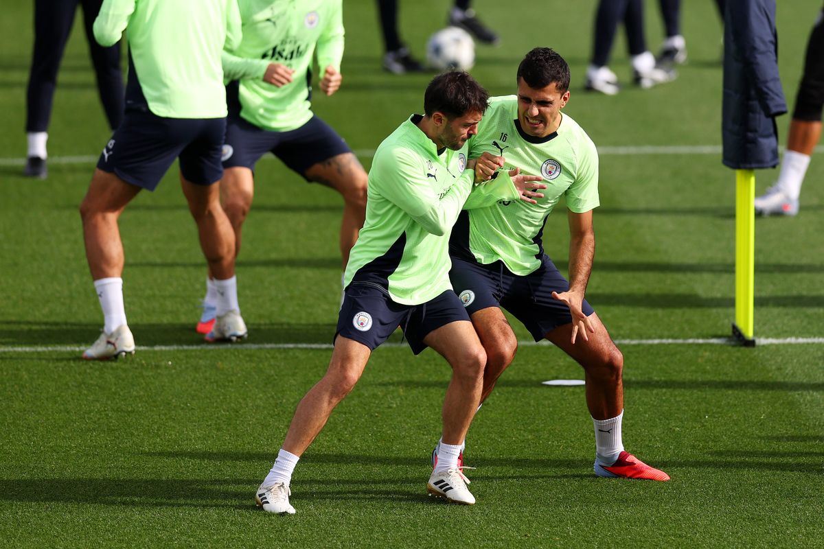Bernardo Silva and Rodri during a Man City training session.