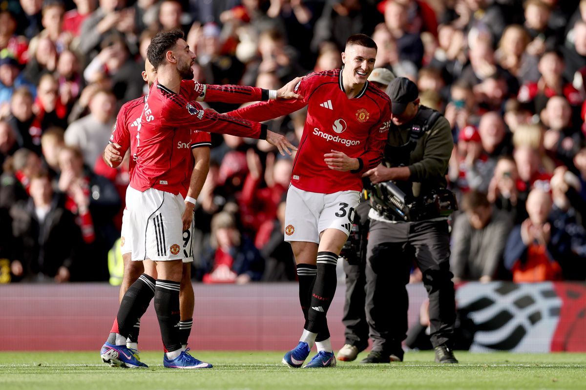 MANCHESTER, ENGLAND - MARCH 01: Benjamin Sesko of Manchester United celebrates scoring his team's second goal with Bruno Fernandes during the Premier League match between Manchester United and Crystal Palace at Old Trafford on March 01, 2026 in Manchester, England. (Photo by Stu Forster/Getty Images)
