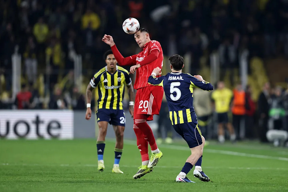 Bologna eye Nottingham Forest star Lorenzo Lucca