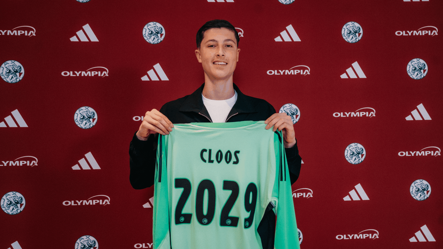 Official: Cino Cloos (15) has signed his first professional contract at Ajax. The goalkeeper signs a contract that will start next summer and runs until June 30, 2029.