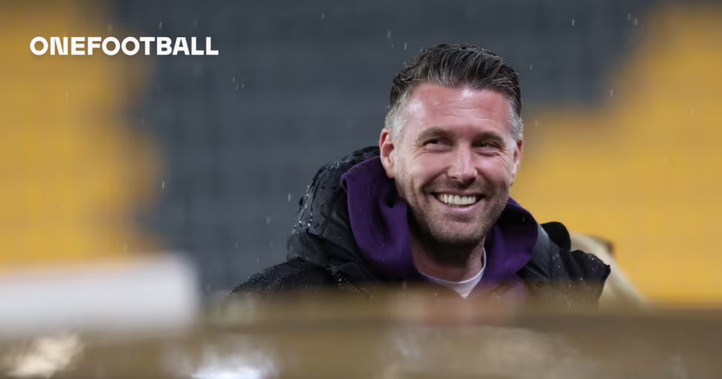 «Es una locura»: Rob Edwards sobre el parón de Wolves antes de West Ham