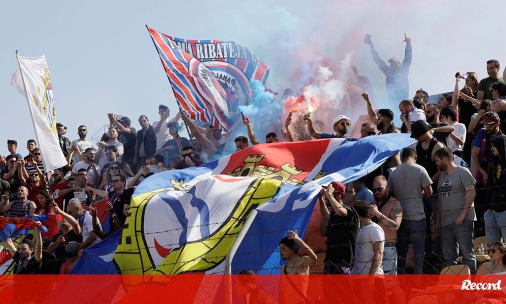 Alverca multado por insultos e... "forte cheiro a cannabis"