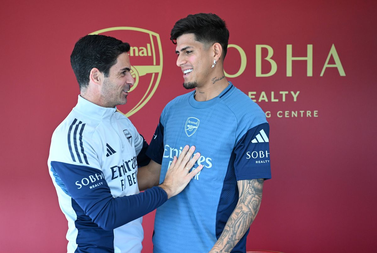 Arsenal manager Mikel Arteta with new signing Piero Hincapie