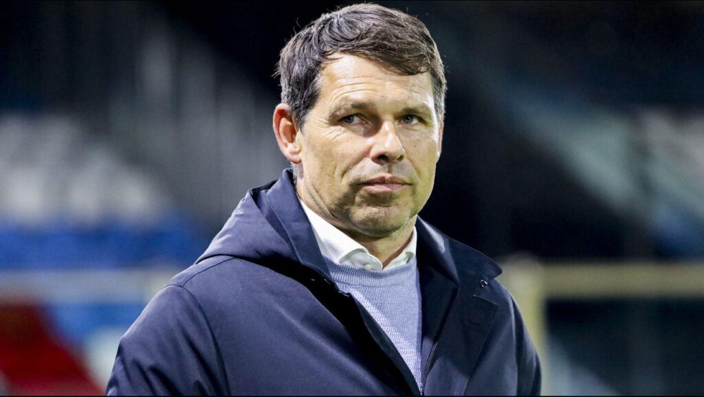 Trainer Jeroen Rijsdijk na dit seizoen weg bij Almere City