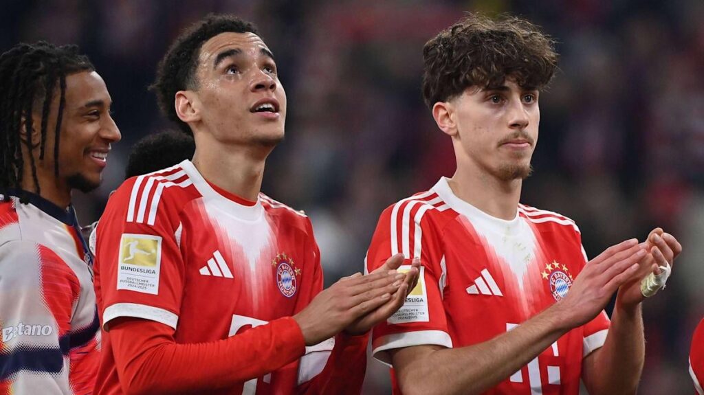 Goretzka Ersatz: David Santos Daiber (19) erhält Profivertrag bis 2030. Freund: "Er ist ein spielintelligenter, ballsicherer und zuverlässiger Mittelfeldspieler, der durch das regelmäßige Training mit den Profis in den vergangenen Monaten noch einmal einen großen Entwicklungssprung gemacht hat".