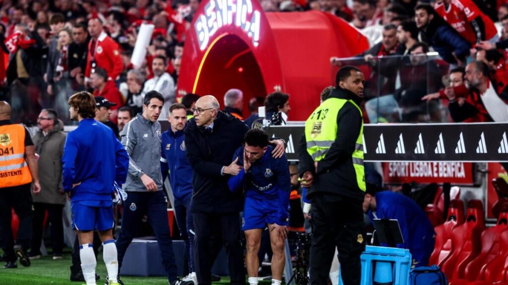 Pepê e roupeiro do FC Porto atingidos no clássico da Luz