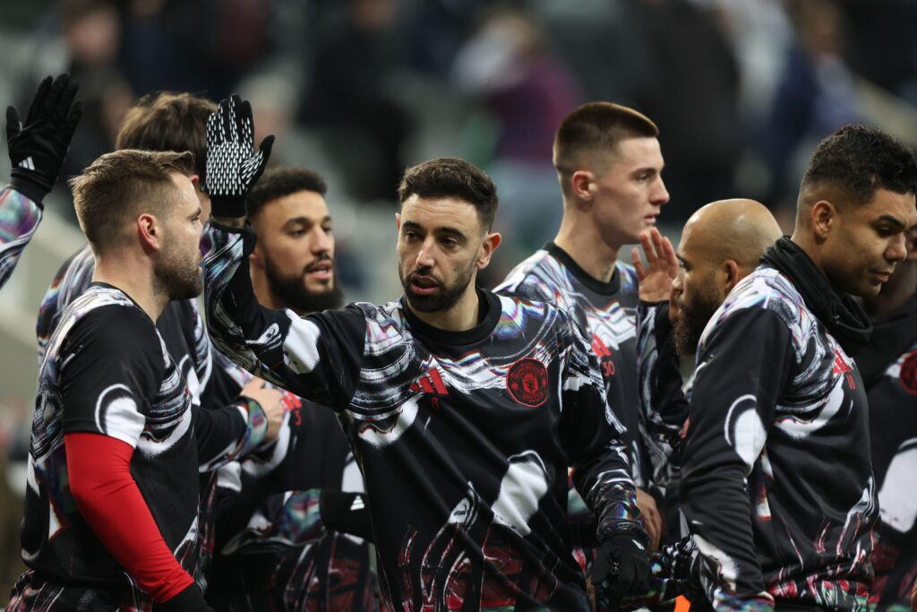 Man United plot contract talks with key player