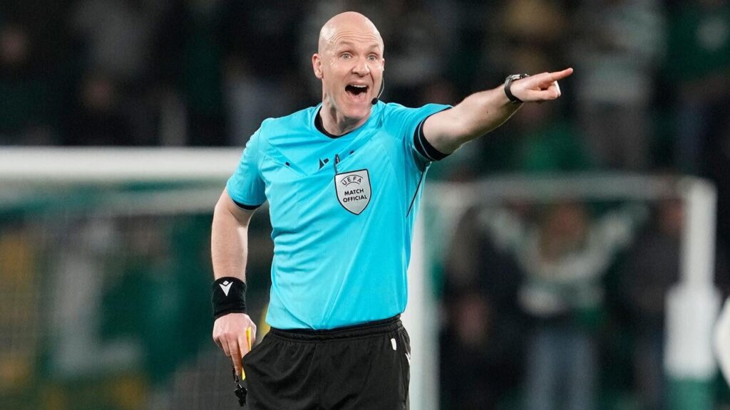 Anthony Taylor é o árbitro do FC Porto-Estugarda