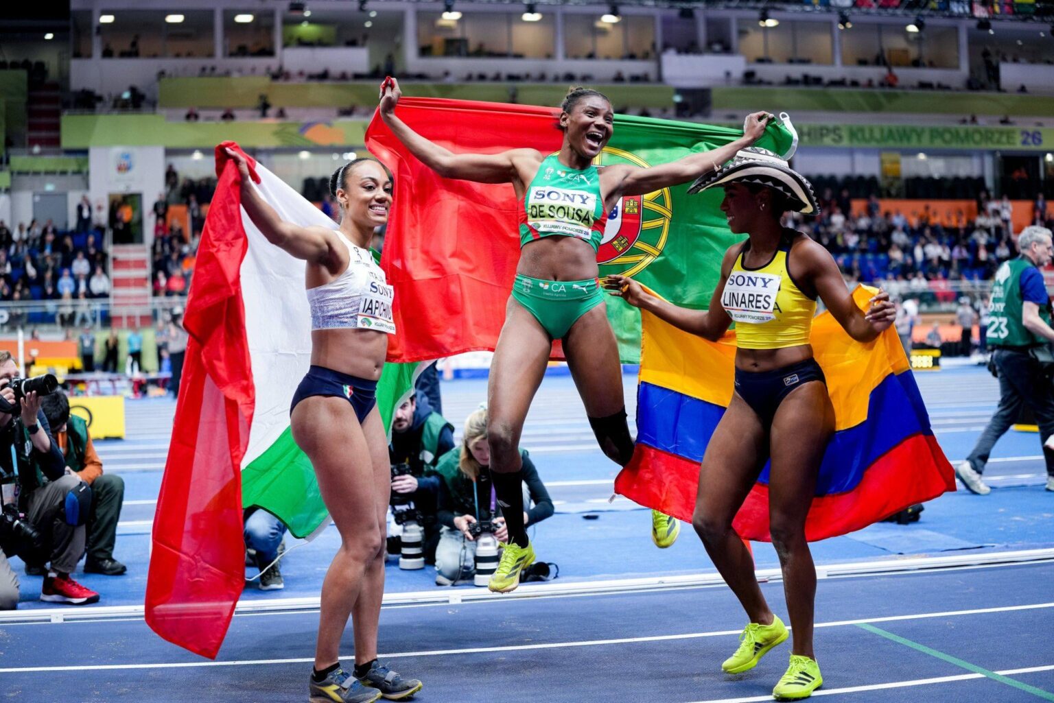 Agate de Sousa campeã do mundo do salto em comprimento 18 anos depois de Naide Gomes.