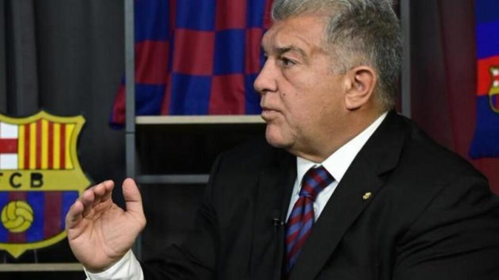 "If necessary, a number 'nine' can be signed, but it is not mandatory": Laporta, candidate for re-election, praises the squad and remembers that Barcelona has Lewandowski and Ferran.