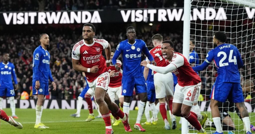Arsenal down London rivals Chelsea to renew five point lead at the top Arsenal down London rivals Chelsea to renew five point lead at the top