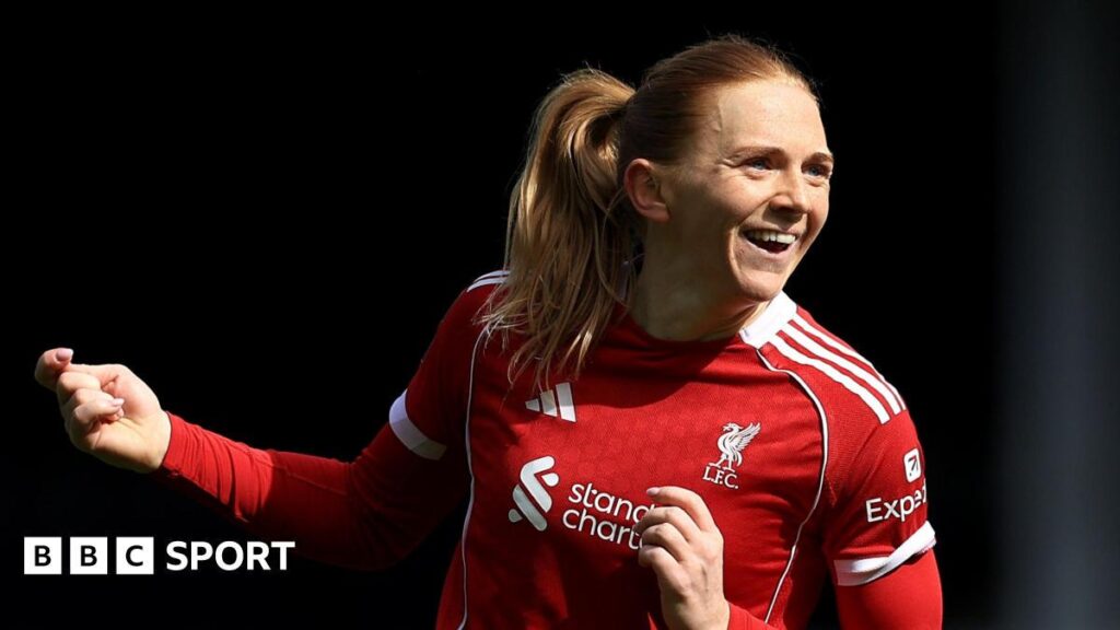 Ten-player Liverpool held on for their first Women's Super League win on the road this season with a hard-fought victory over local rivals Everton at Goodison Park.