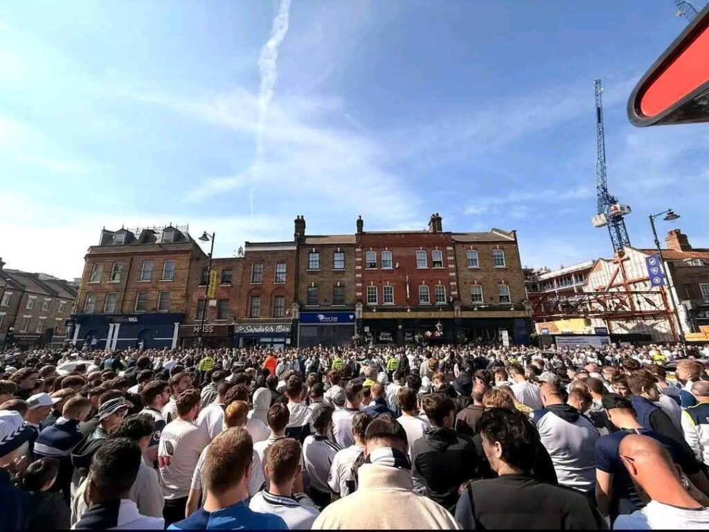 The fans are showing up in massive numbers to support the team against Forest in this crucial clash at Tottenham’s stadium. I hope the players don’t let us down—or the fans who came for them... 🤍 TO DARE IS TO DO 🤍 🤍 COME ON YOU SPURS 🤍