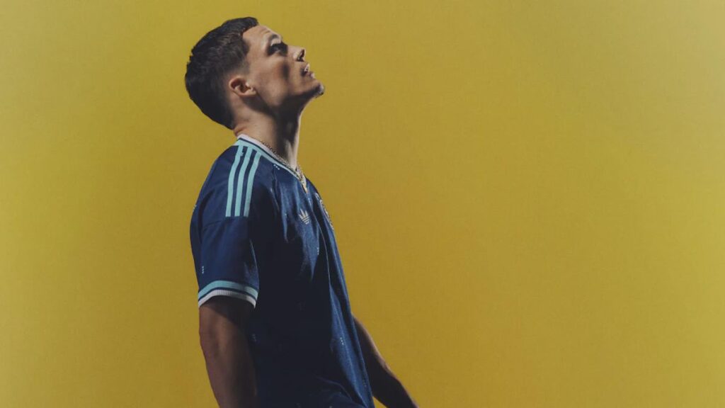 "Hat jemand Schlafanzug gesagt?". Die SZ mit einer kurzen Stilkritik des neuen DFB-Auswärtstrikots [Artikel ohne Paywall]