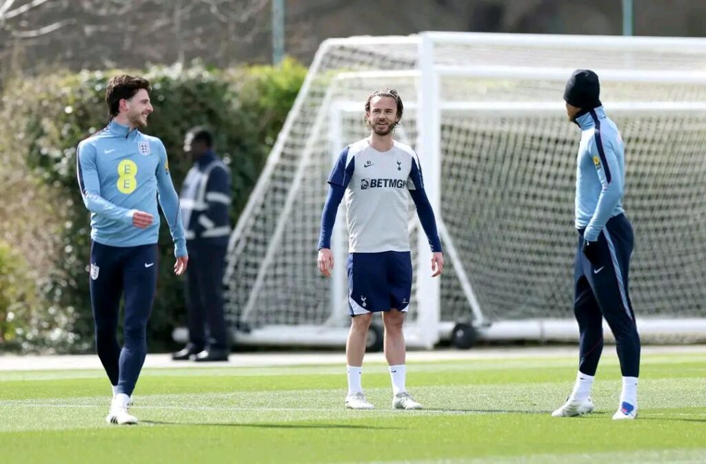 James Maddison is close to returning to action after a long absence due to an ACL injury. He took part in England national team training today, which was held at Tottenham’s training ground 📷