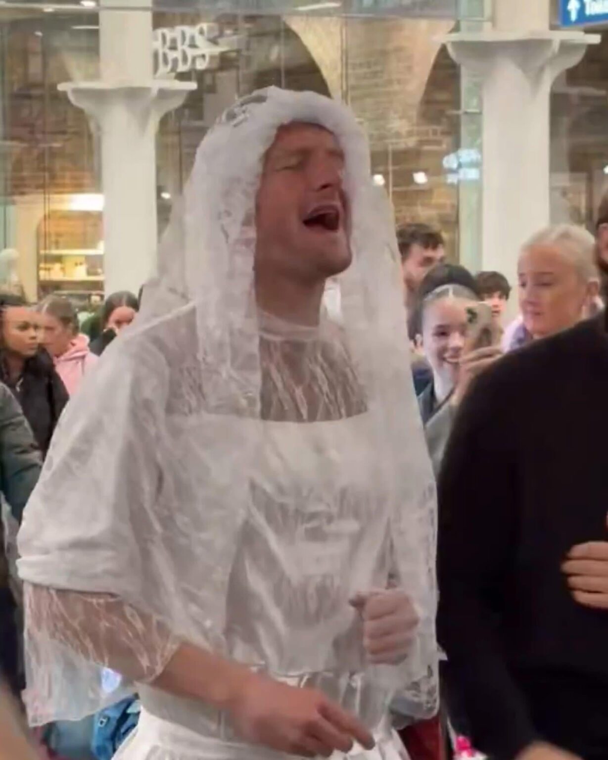 Joe Worrall singing in a wedding dress at St Pancras is what you needed to see today