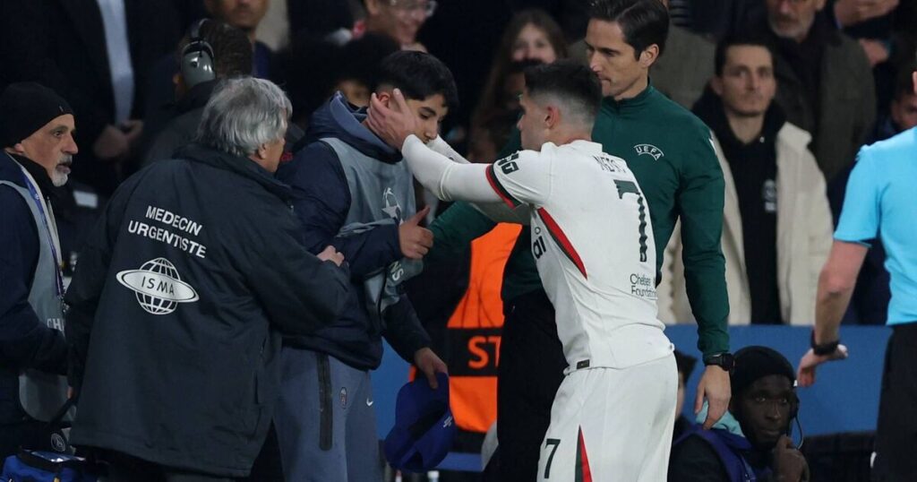 Pedro Neto's gesture after Chelsea star leaves PSG ball boy needing help
