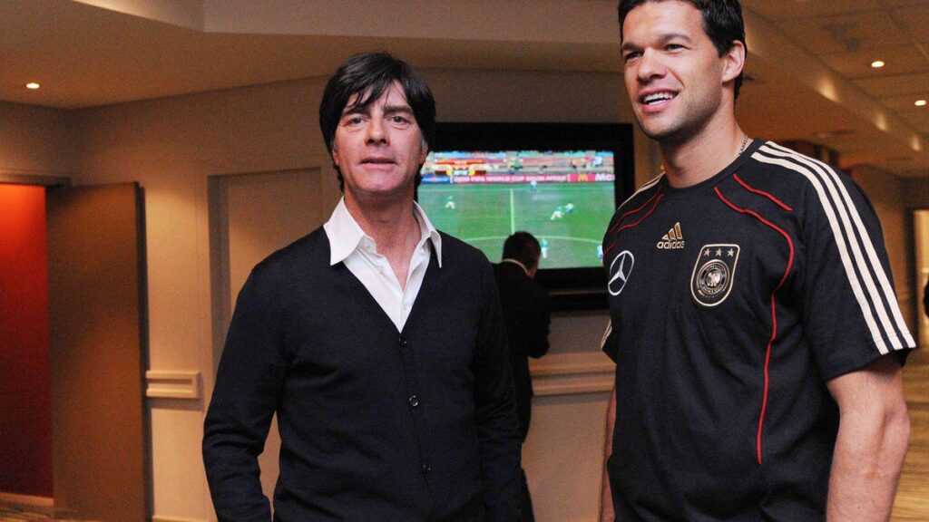 Auch 15 Jahre nach seinem Aus im DFB-Team treiben Michael Ballack die Umstände immer noch um. In einem Interview erhebt er Vorwürfe gegen den damaligen Bundestrainer.