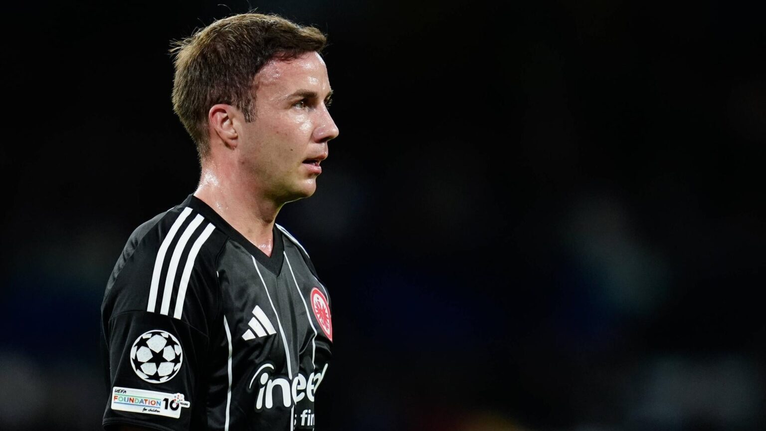 Eintracht-Trainer Riera verzichtet auf Götze: Nach hr-Sport-Informationen verzichtet Riera im Aufgebot gegen Mainz freiwillig auf den Weltmeister von 2014, der vollumfänglich fit und einsatzbereit ist. Götze soll nach hr-Sport-Informationen überrascht auf seine Ausbootung reagiert haben.