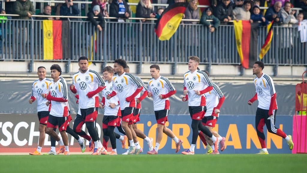 Atubolu vor England-Wechsel? Nach Informationen der "Bild" liebäugelt der Torhüter mit einem Sommerwechsel auf die Insel. Dem Bericht zufolge deute "alles auf Abschied hin". Sein Vertrag läuft noch bis 2027. Heißt: Die Freiburger könnten im Sommer nochmal richtig Geld mit einem Verkauf verdienen.