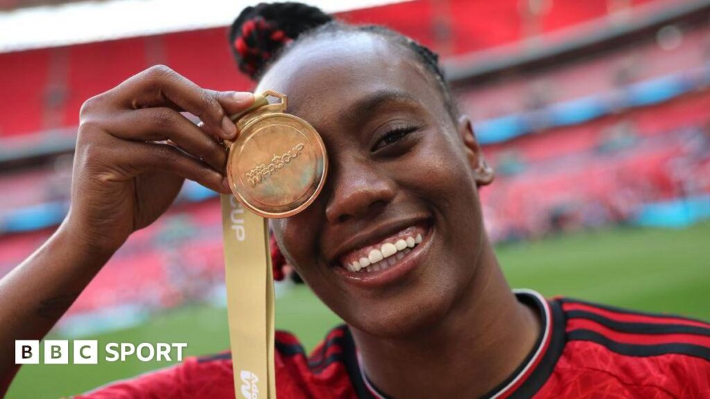 [BBC] 'When you're with me, you're not bored' - Malard bringing sunshine to Man Utd