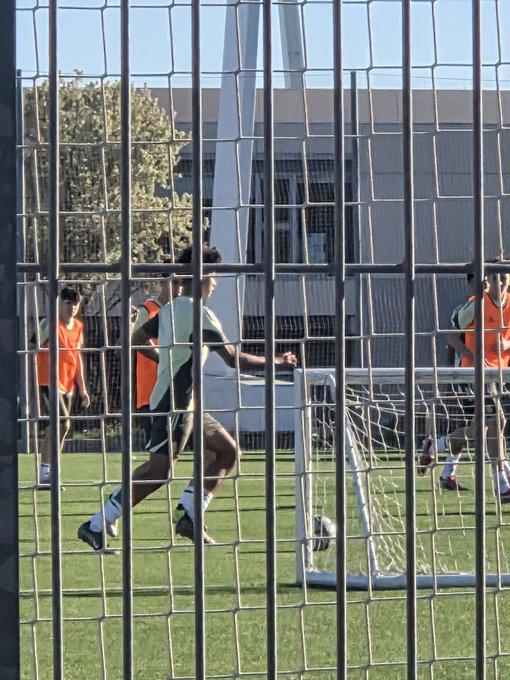 Cristiano Jr., the son of Cristiano Ronaldo, training at Valdebebas.

He's had several sessions with Real Madrid's Cadete A.

He looks electric and with a good touch.

Georgina, watching closely from the stands.