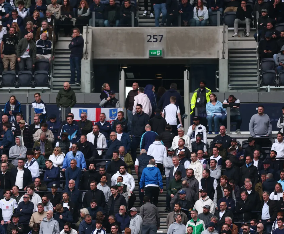Tottenham fans leave stadium during game