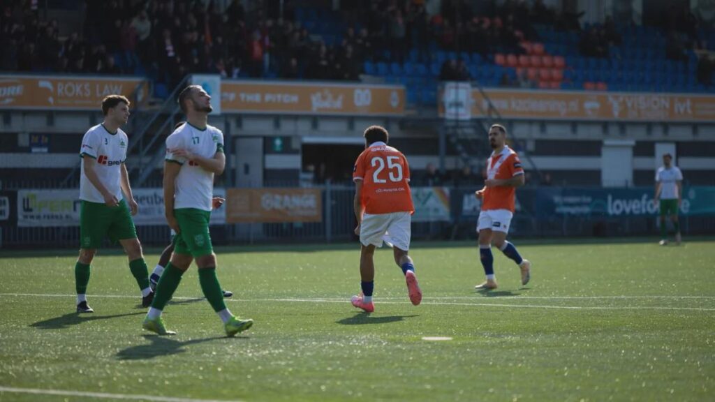 RBC staat weer bovenaan na derde overwinning op rij