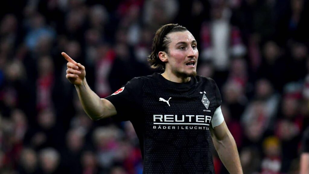 Reitz-Wechsel nach Leipzig auf der Zielgeraden: Nach kicker-Informationen haben sich RB und Gladbach bei den Ablöseverhandlungen weit angenähert. Die Einigung dürfte so aussehen, dass die Borussia für ihr Eigengewächs eine Summe erhält, die inklusive Boni die 20-Millionen-Euro-Marke überschreitet.