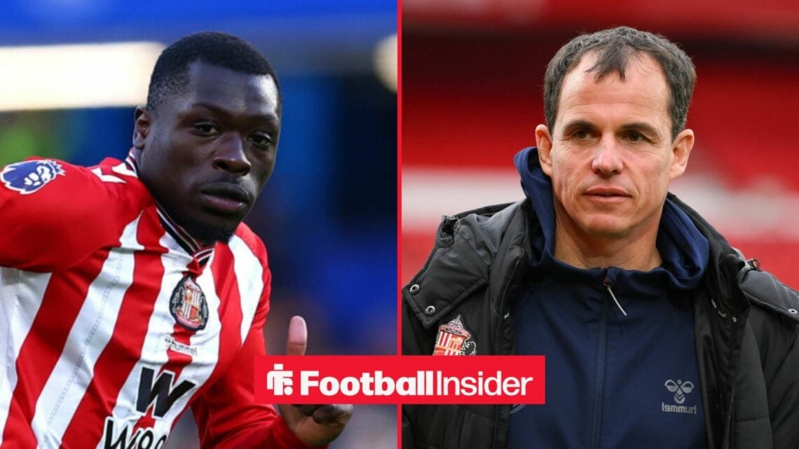 Brian Brobbey in action for Sunderland, with Regis Le Bris on the sidelines