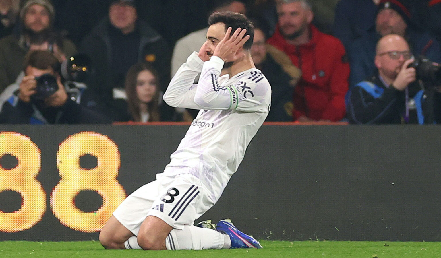 Fernandes keeps Man Utd in the driving seat for Europe