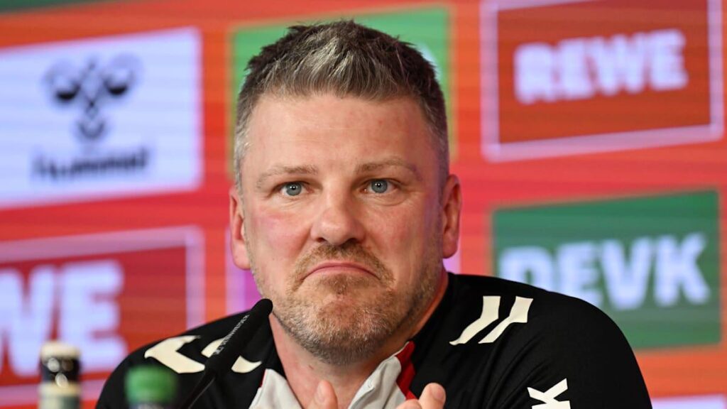 Kwasniok fordert Kulturwandel beim FC: "Weil Köln eine Medienstadt ist, hat man es immer mit Trainerwechseln versucht. 'Zesamme sin mer stark' - das sollte uns auszeichnen, nicht nur für diese Saison, sondern für die Zukunft."