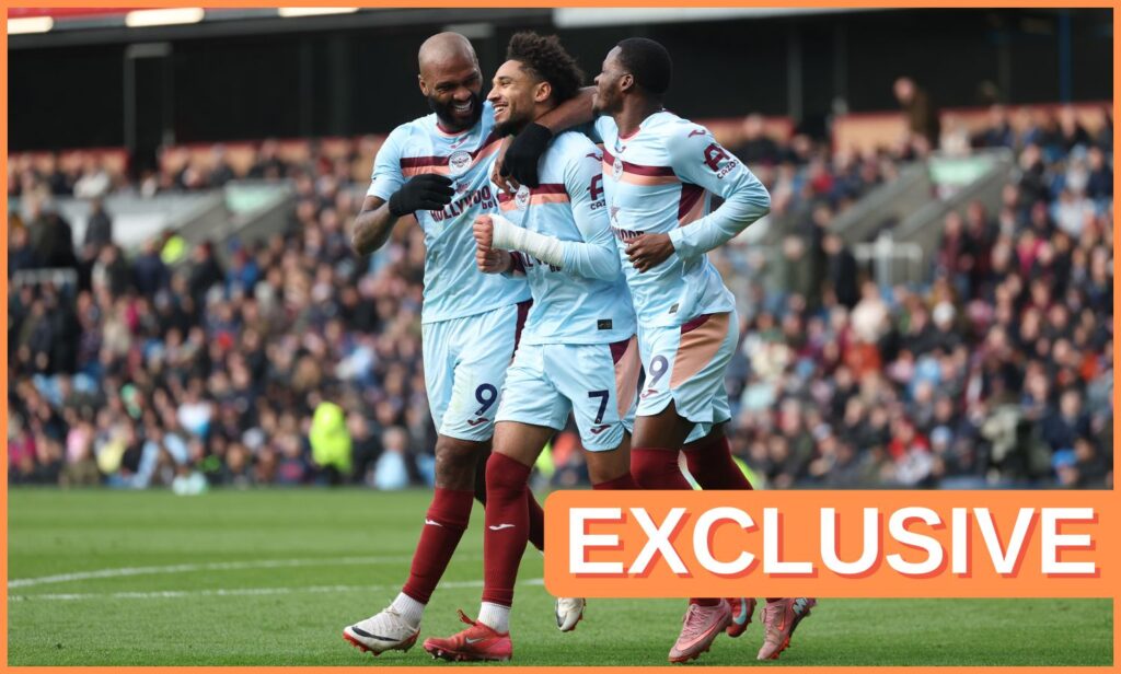 Kevin Schade celebrates with his Brentford teammates