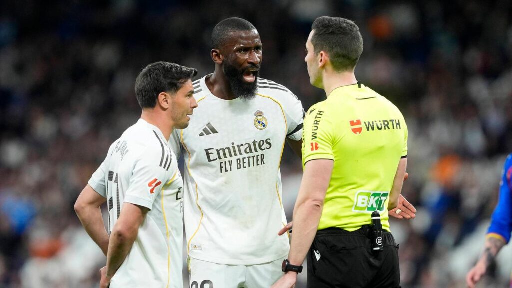 Antonio Rüdiger fällt erneut negativ auf - "Er hat versucht, mir das Gesicht einzuschlagen", sagt Getafes Rico über Antonio Rüdigers Knietreffer in seinem Gesicht. Die Aktion wird heiß diskutiert - auch mit Blick auf die WM.